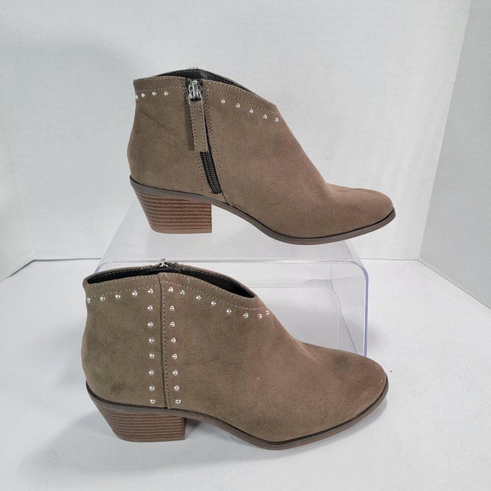 Scoop‎ Womens Sz 6 Stud Ankle Boot Faux Suede Booties Block Heel Casual Neutral